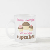 おもしろいなEndocrinologist フロストグラスマグカップ (左)