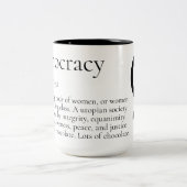 おもしろいなGynocracy定義及び男女同権主義の握りこぶし ツートーンマグカップ (中央)