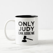 おもしろいなJudyだけコーヒー・マグ私を判断できます ツートーンマグカップ (左)