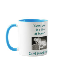 おもしろいなSnarly犬のライオンの一見