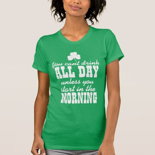 おもしろいなSt patricks dayビール飲むこと Tシャツ (正面)