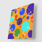 おもしろいのカラフルで大きい水玉模様の青いオレンジ緑 スクエア壁時計 (傾斜)