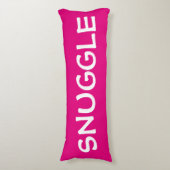 おもしろいのジャンボ文字または名前タイポグラフィ明るい赤紫色 ボディピロー (正面縦)