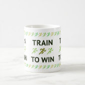 おもしろいのスポーツランニングを勝ち取るために訓練する コーヒーマグカップ (中央)