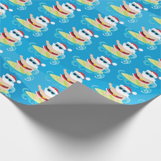 おもしろいのビーチのサーフィンのクリスマスのサンタの覆いのパーティー ラッピングペーパー (角)