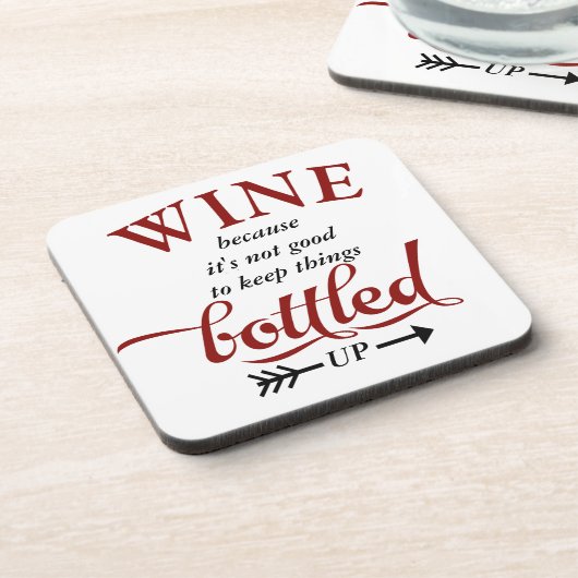 おもしろいの上でびん詰めにされるワイン コースター (左側)