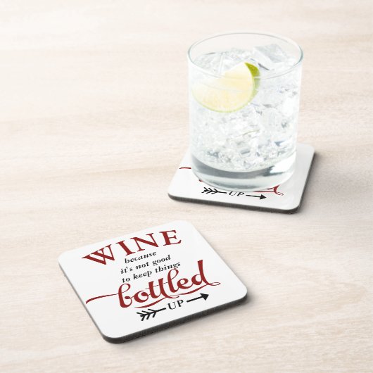 おもしろいの上でびん詰めにされるワイン コースター (右側)