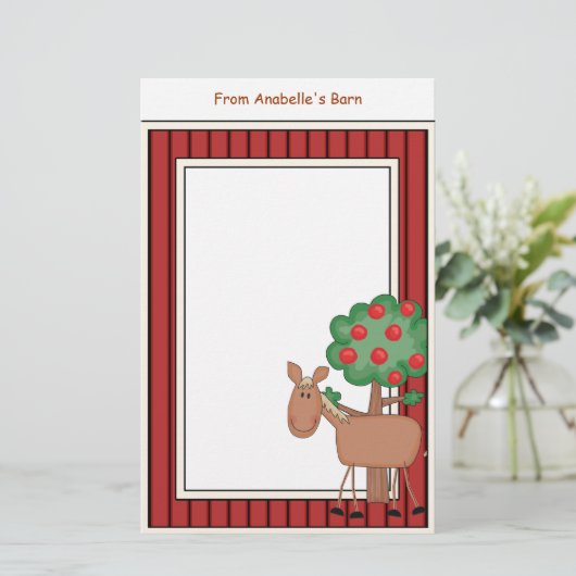 おもしろいの子馬のりんごの木の納屋フレームは筆記用紙をからかいます 便箋 (スタンド正面)