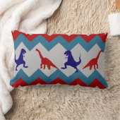 おもしろいの男の子の恐竜の赤く青いシェブロンパターン ランバークッション (ブランケット)