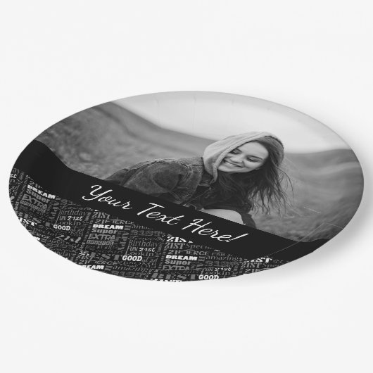 おもしろいの第21誕生会のパーソナライズなモノグラム ペーパープレート (アングル)