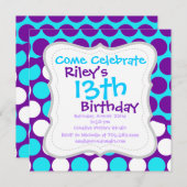 おもしろいの紫色およびティール(緑がかった色)の水玉模様の波パターン 招待状 (正面/裏面)