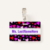 おもしろいの赤く、ピンクの、紫色及びマゼンタのハートパターン バッジ (裏面クリップ)