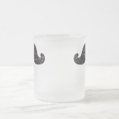 おもしろいの黒のグリッターの髭 フロストグラスマグカップ (中央)