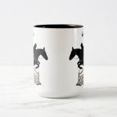 おもしろいのiJumpの乗馬の馬のマグ ツートーンマグカップ (中央)