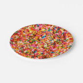 おもしろいは多色のなキャンデーの菓子を振りかけます冷却します ペーパープレート (アングル)