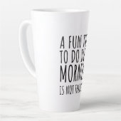 おもしろいは朝話しかけない カフェラテマグ (左アングル)