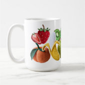 おもしろいよくはしゃぐクロシェ果実コラージュスクラップブック コーヒーマグカップ (左)