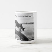 おもしろいを持つのはおもしろいだ コーヒーマグカップ (中央)