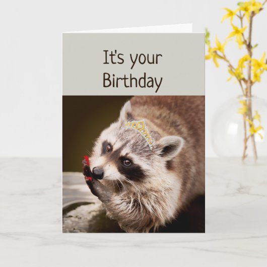 おもしろいアライグマ服を着て爪、 ネイルを終える カード (黄色い花)