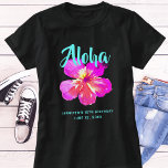 おもしろいアロハトロピカル誕生日ルアウ（ハワイ式宴会）パーティーTシャツ Tシャツ<br><div class="desc">このカラフルアロハハワイアンルアウ（ハワイ式宴会）のシャツは、明るい熱帯ハイビスカスの花を特徴としパーソナライズされたて、あなたの名前と誕生日を持っている。特別祝な日におもしろいのシャツ！パーティー素晴らしを盛り上げる。デザイン©ロザリンドムーア、さくらんぼレーンデザイン。</div>