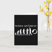 おもしろいアンチトランプ – 戻れ!切り株の進化ティー カード (黄色い花)