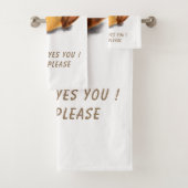 おもしろいイエローダックよくはしゃぐウインクスマイルカスタム-文字 バスタオルセット (インサイチュ)