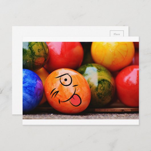 おもしろいイースター・エッグが舌を出す シーズンポストカード (正面/裏面)