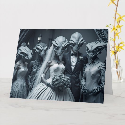 おもしろいエイリアンSCI-FI結婚おめでとう カード (黄色い花)