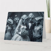 おもしろいエイリアンSCI-FI結婚おめでとう カード (正面)