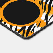 おもしろいオレンジ白黒タイガーストライプズモノグラムM デスクマット (コーナー)