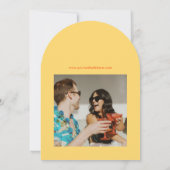 おもしろいカジュアル黄色の夏の結婚式の日付保存 招待状 (裏面)