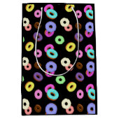 おもしろいカッコいいカラフルドーナツのパターン黒 ミディアムペーパーバッグ (正面)