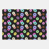 おもしろいカッコいいカラフルドーナツのパターン黒 ラッピングペーパーシート (正面)