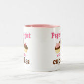 おもしろいカップケーキの心理学者のために働きます ツートーンマグカップ (中央)