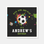 おもしろいカラフルのサッカーボールのスポーツ スタンダードカクテルナプキン (正面)