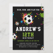 おもしろいカラフルサッカー誕生日パーティブラックスポーツ 招待状 (正面)