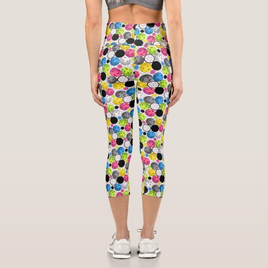 おもしろいカラフルスポーティなピックボール模様 カプリレギンス (裏面)
