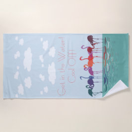 おもしろいカラフルフラミンゴが水に入る ビーチタオル