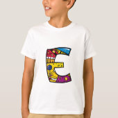 おもしろいカラフルモノグラムEトライバルとドードル Tシャツ (正面)