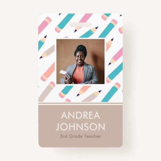 おもしろいカラフル鉛筆パターンの一次先生写真 バッジ (正面)