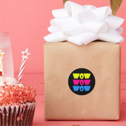 おもしろいカラフルWOWことわざシンプルピンクブルーイエロー ラウンドシール (パーティー)