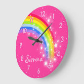 おもしろいガールズキッズ虹の名前ピンクの時計 ラージ壁時計 (傾斜)