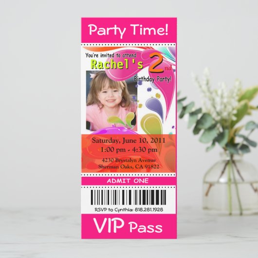 おもしろいキッズVIPパスイベントチケットフォトパーティー暗い赤紫色 招待状 (スタンド正面)