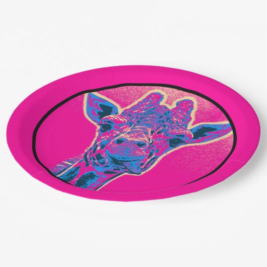 おもしろいキリンが舌を出した ペーパープレート (アングル)