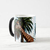 おもしろいキリン与えはラズベリーだ モーフィングマグカップ (正面左)