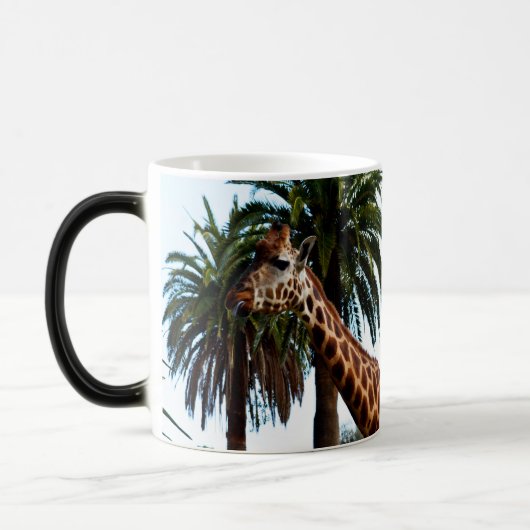 おもしろいキリン与えはラズベリーだ モーフィングマグカップ (左)