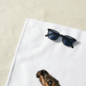 おもしろいキリン舌アウトとウイよくはしゃぐク – スマイル ビーチタオル (インサイチュ)