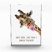 おもしろいキリン舌アウトとウイよくはしゃぐク – スマイル フォトブロック (正面)