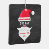 おもしろいクリスマスサンタの犬のお気に入りのパパ写真 セラミックオーナメント (右)