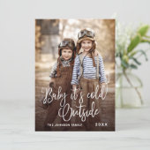 おもしろいクリスマス写真ベビー外は寒い シーズンカード (スタンド正面)